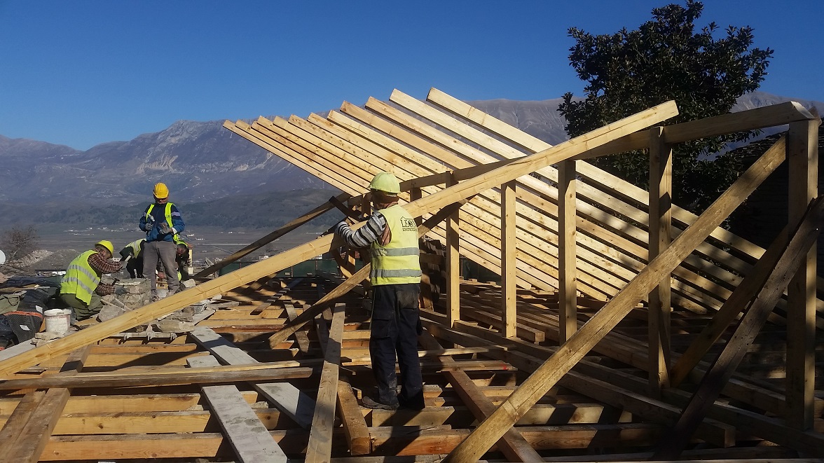 Working progress in “Qafa e Pazarit” / TID Gjirokastra